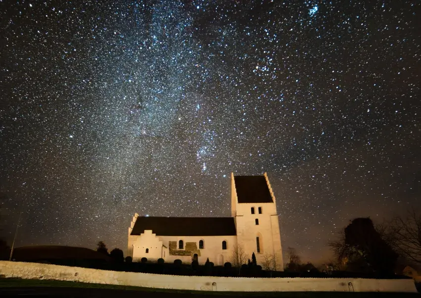 Elmelunde Kirke med Orion